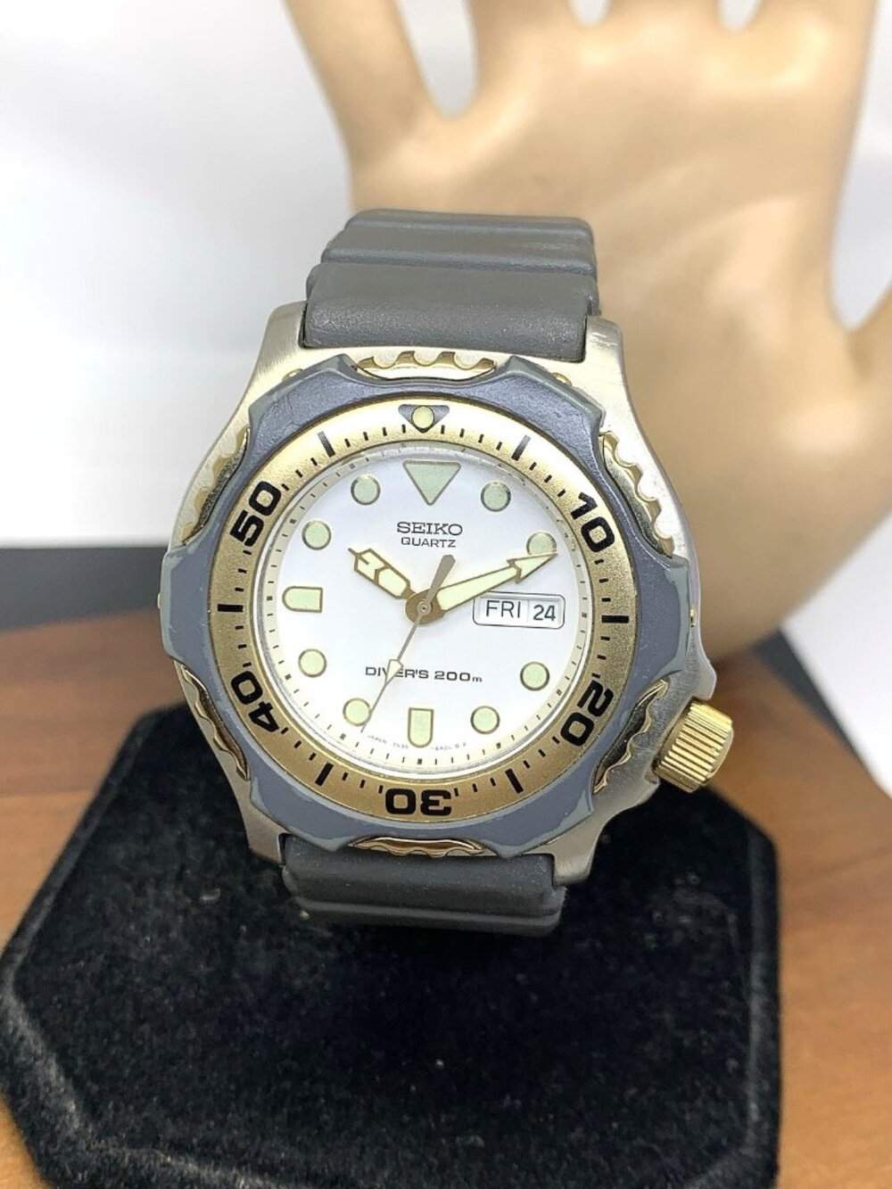 Seiko Men's Watch 7N36-6A09 Scuba Divers Quartz Silver Dial Rubber Strap 43mm